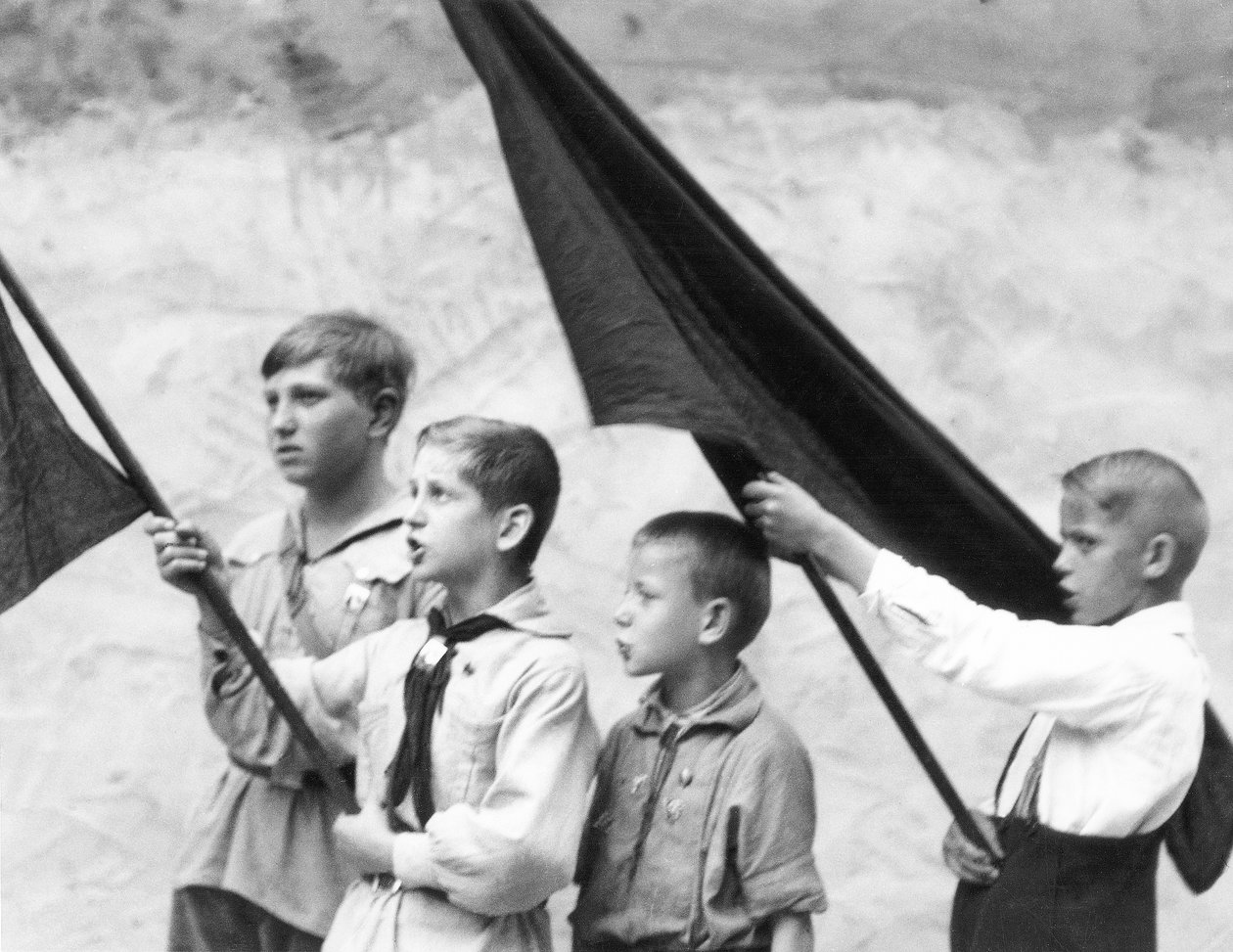 Young Pioneers, Berlín, Německo, 1930 od Tina Modotti