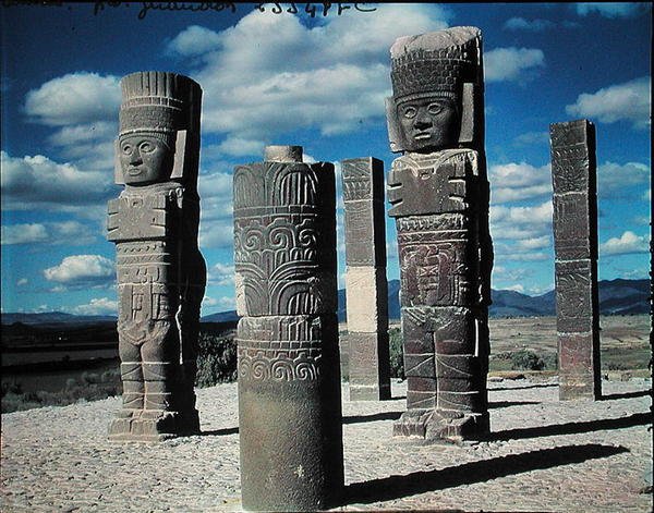 Atlantské sloupy na vrcholu pyramidy B, Pre-Columbian od Toltec