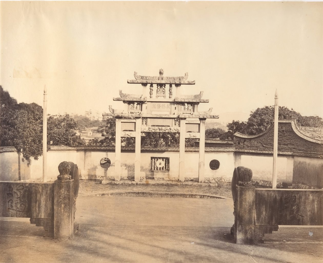 Triumphal Arche, Foochow, ca. 1869. od Tung Hing.