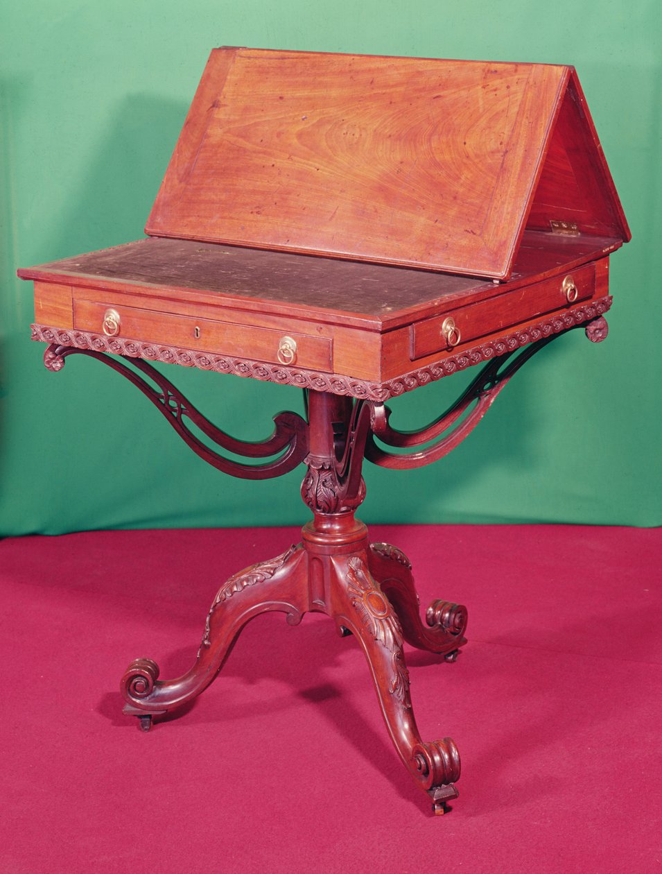 Čtenářský stůl, vyřezávaný mahagon, 1770 od Unbekannt Unbekannt