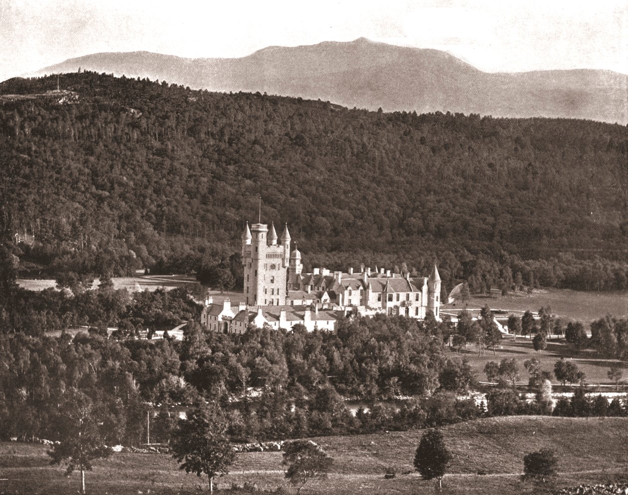 Hrad Balmoral, Aberdeenshire, Skotsko, 1894. od Unbekannt