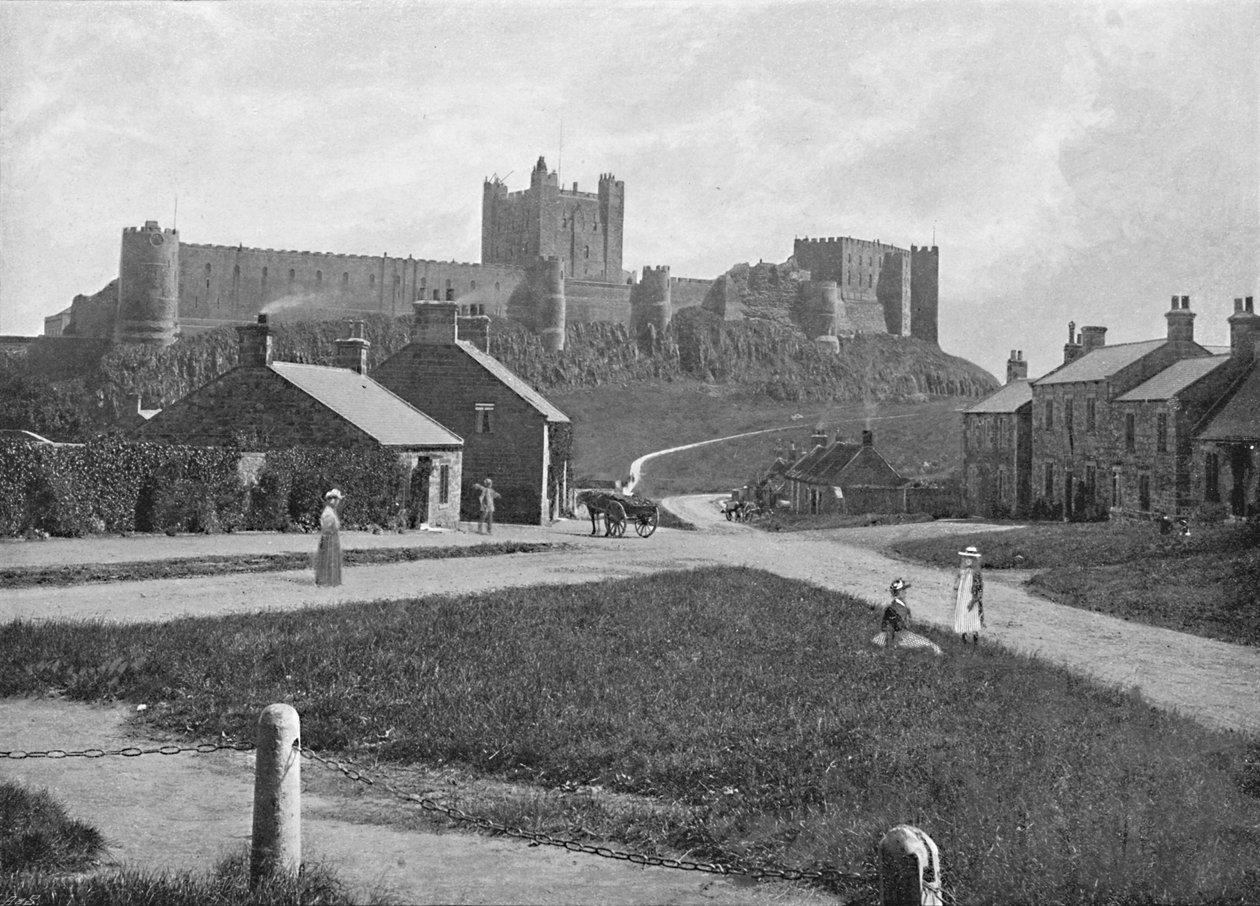 Bamborough Castle, z vesnice, c1896 od Unbekannt