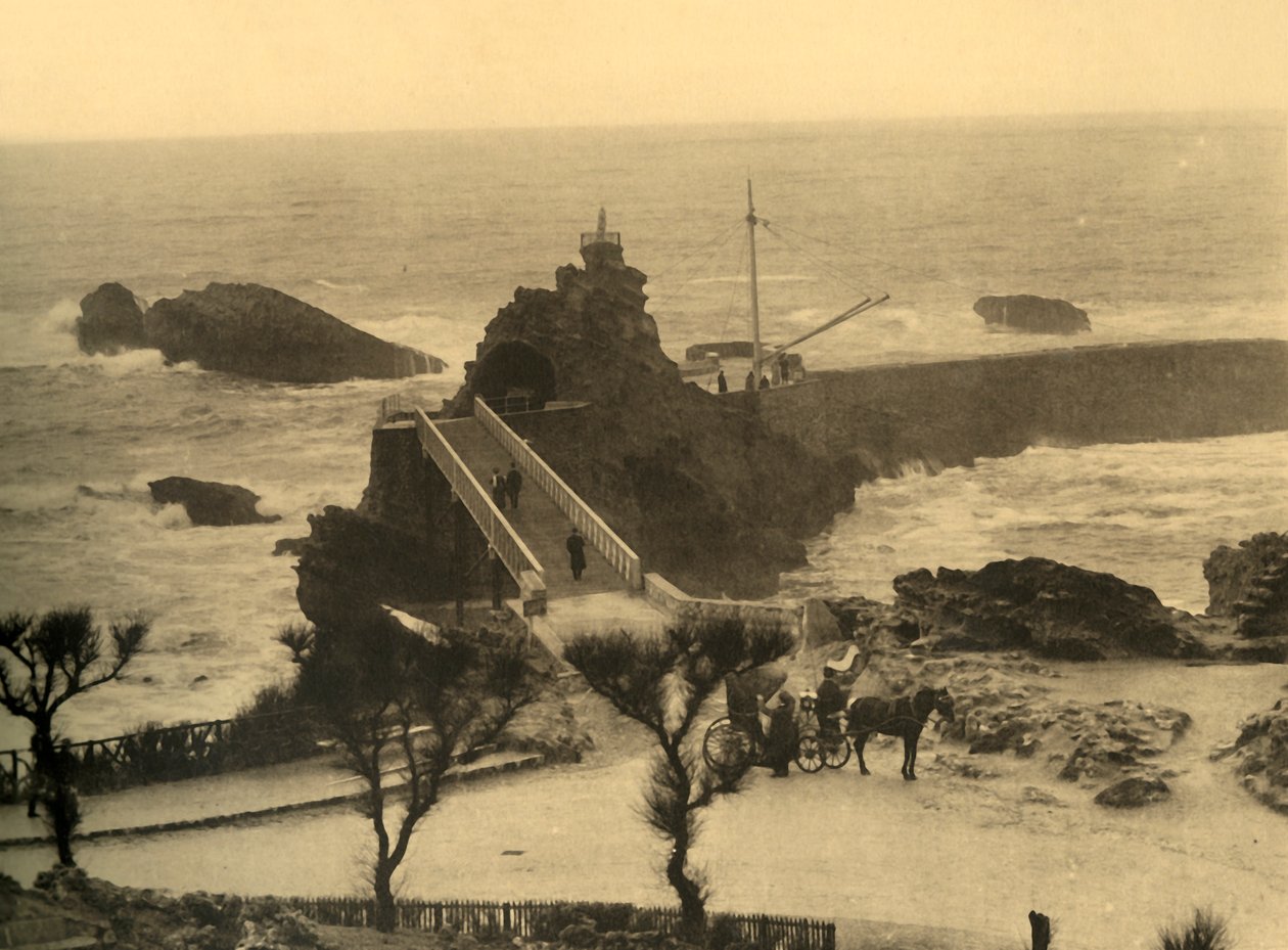 Biarritz – The Rock of the Virgin, c1930. od Unbekannt