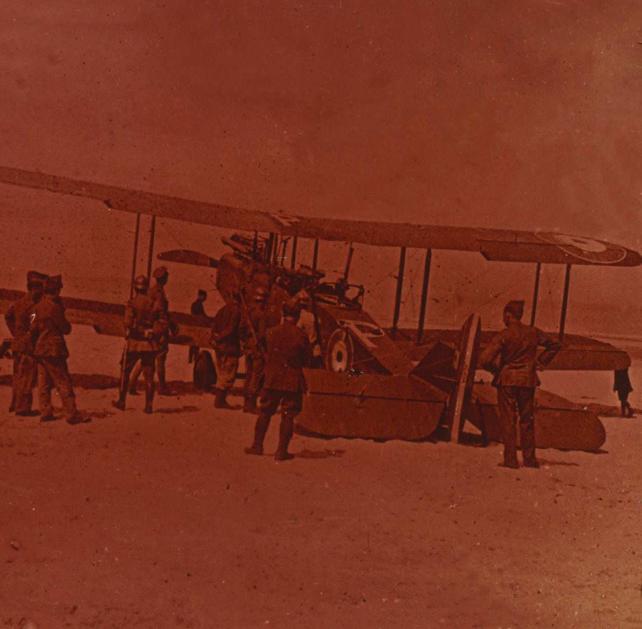 Rozbité britské letadlo, c1914-c1918. od Unbekannt