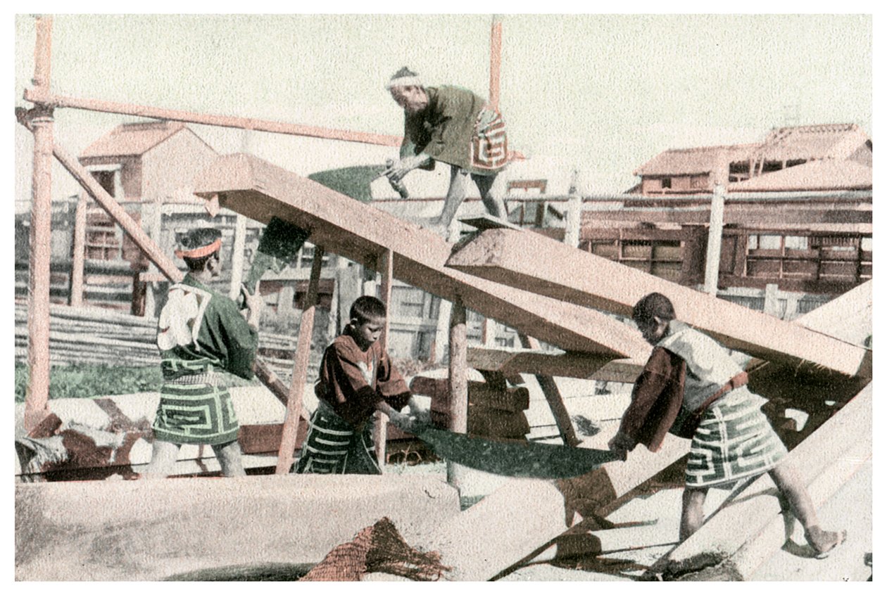 Tesaři při práci, Japonsko, 1904 od Unbekannt