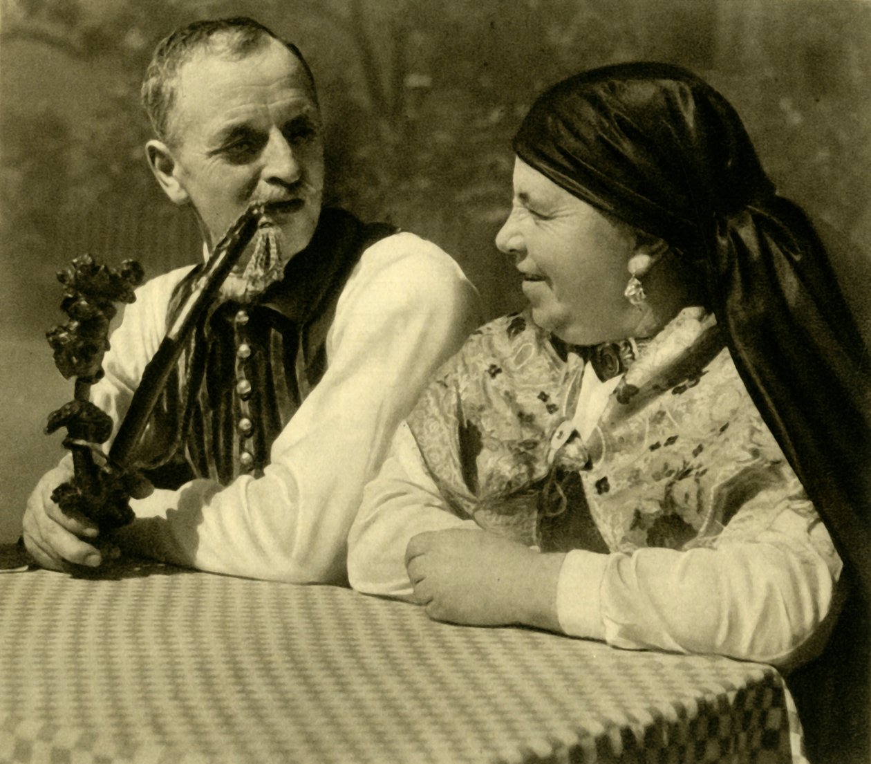 Pár v tradičním oděvu, Horní Rakousko, c1935. od Unbekannt