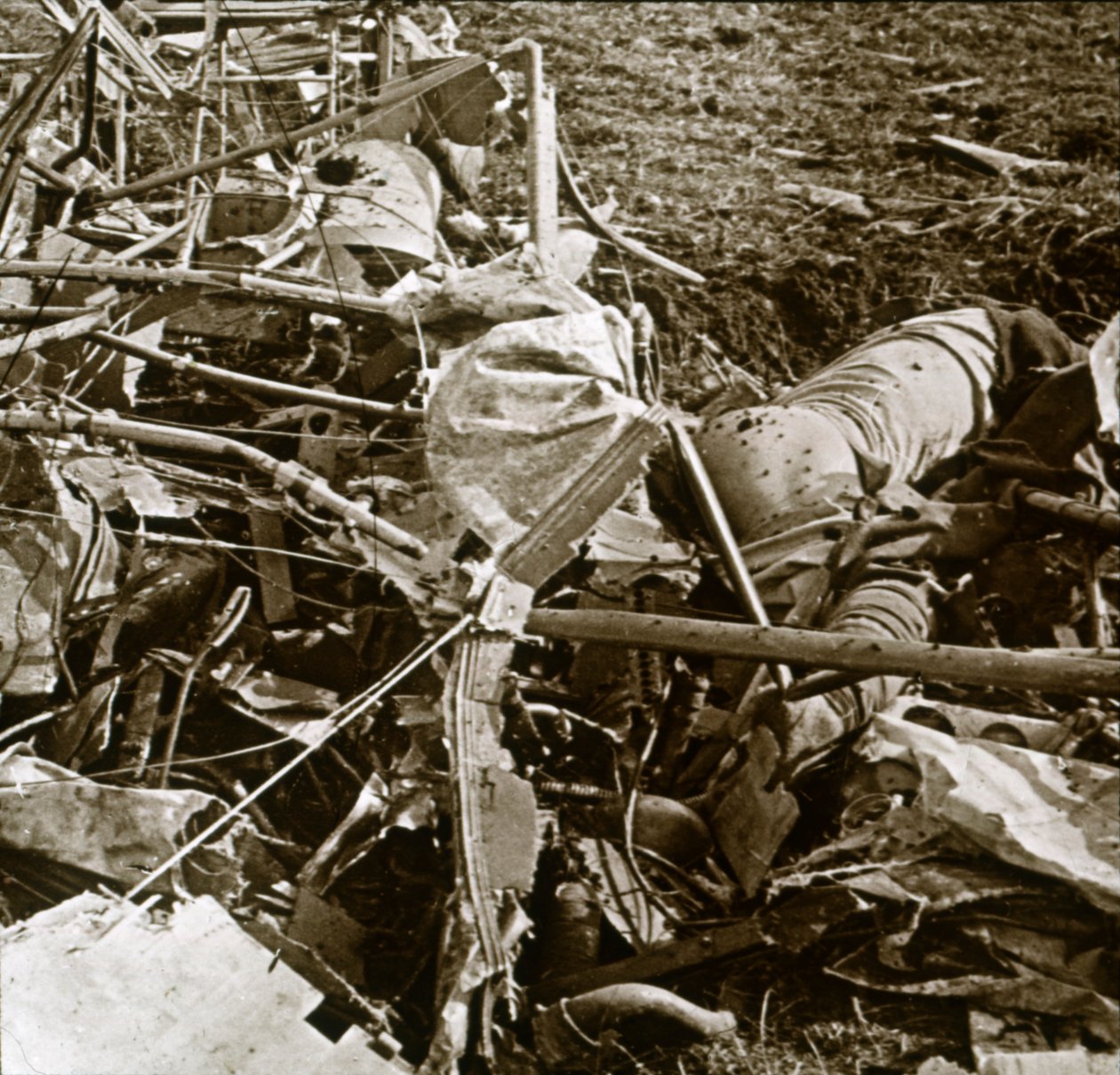 Havarované letadlo, Aisne, Francie, c1914-c1918 od Unbekannt
