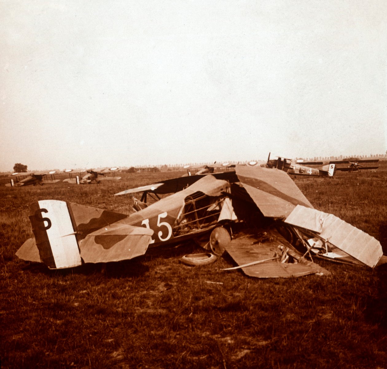 Havarované letadlo, c1914-c1918 od Unbekannt