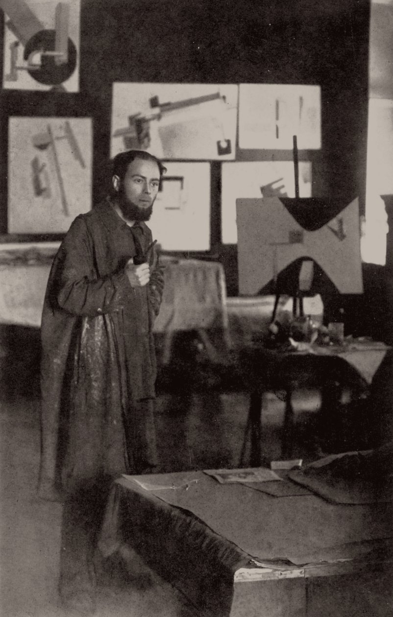 El Lissitzky ve svém studiu ve Vitebsku, 1919. od Unbekannt