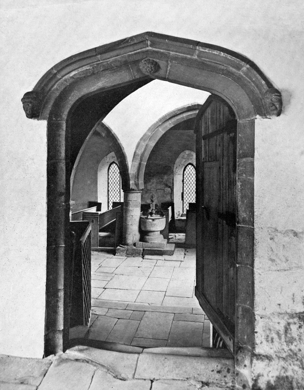 Vchod do kaple, Haddon Hall, Derbyshire, 1924-1926 od Unbekannt