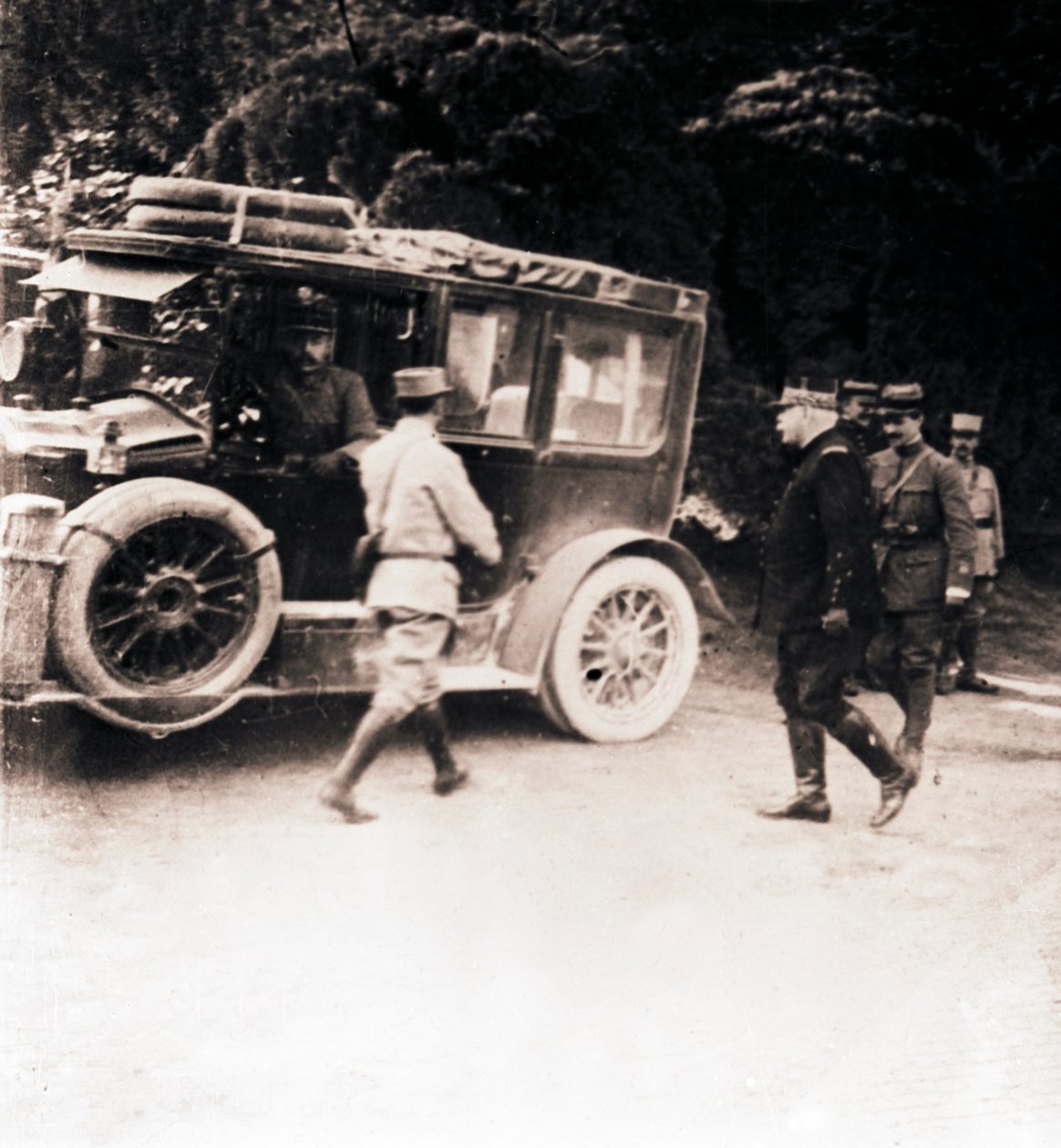 Francouzští důstojníci a vozidlo, c1914-c1918. od Unbekannt