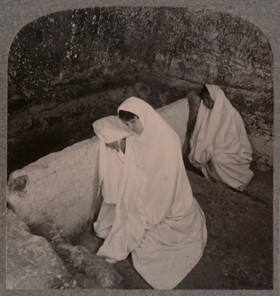 Interiér Kristova hrobu, c1900 od Unbekannt
