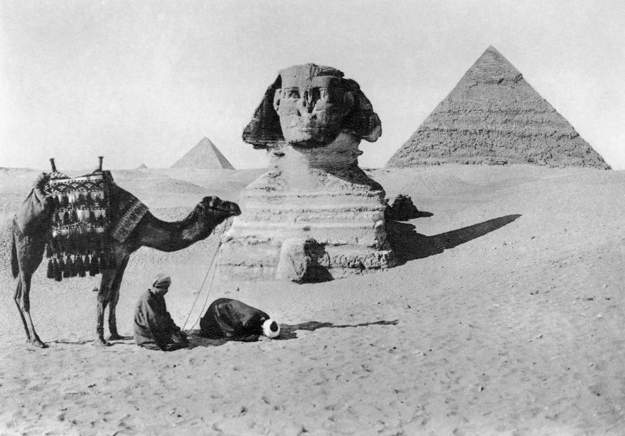 Modlitba před sfingou, Káhira, Egypt, 20. léta 20. století od Unbekannt