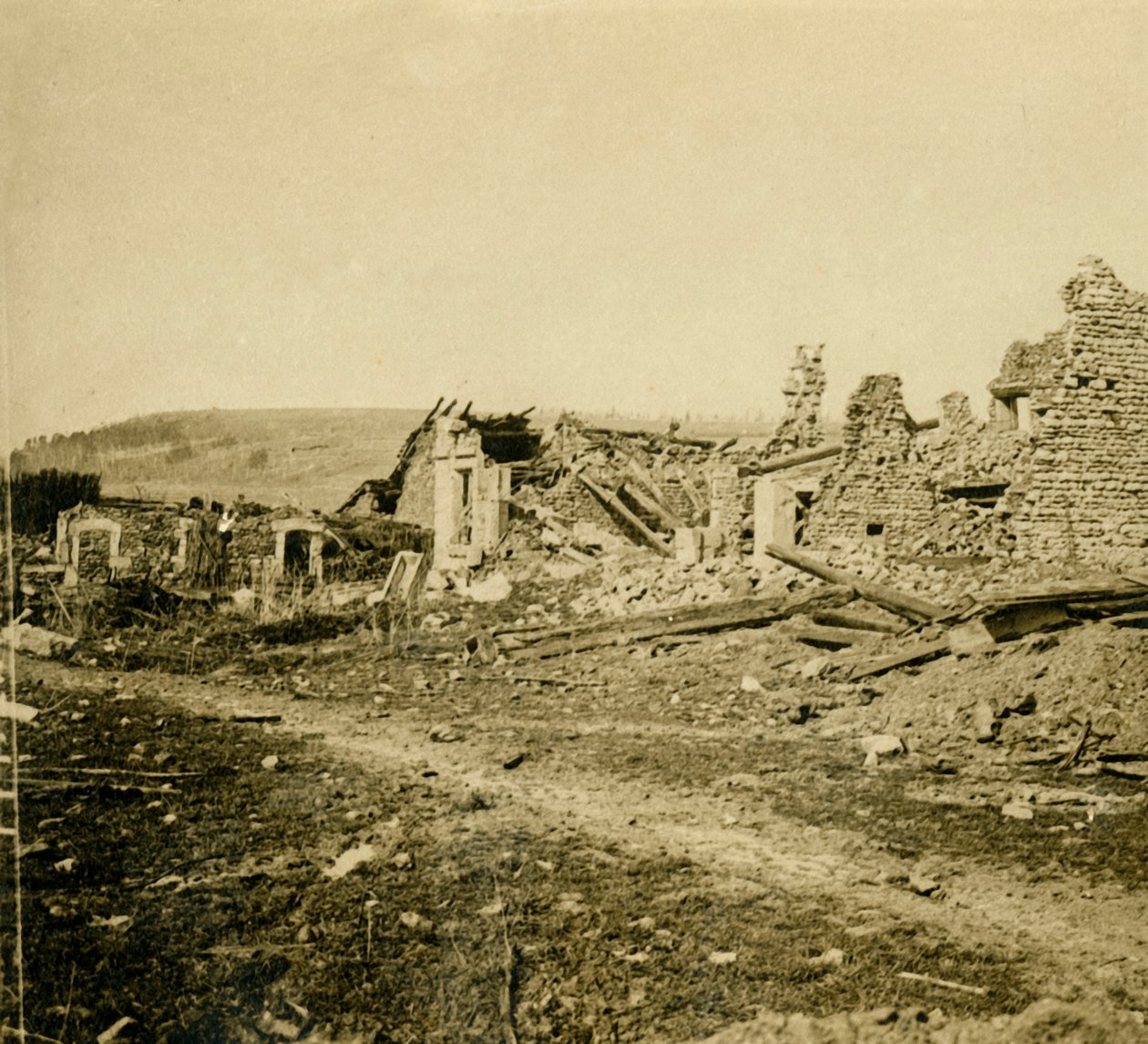 Ruiny Les Éparges, severní Francie, c1914-c1918. od Unbekannt