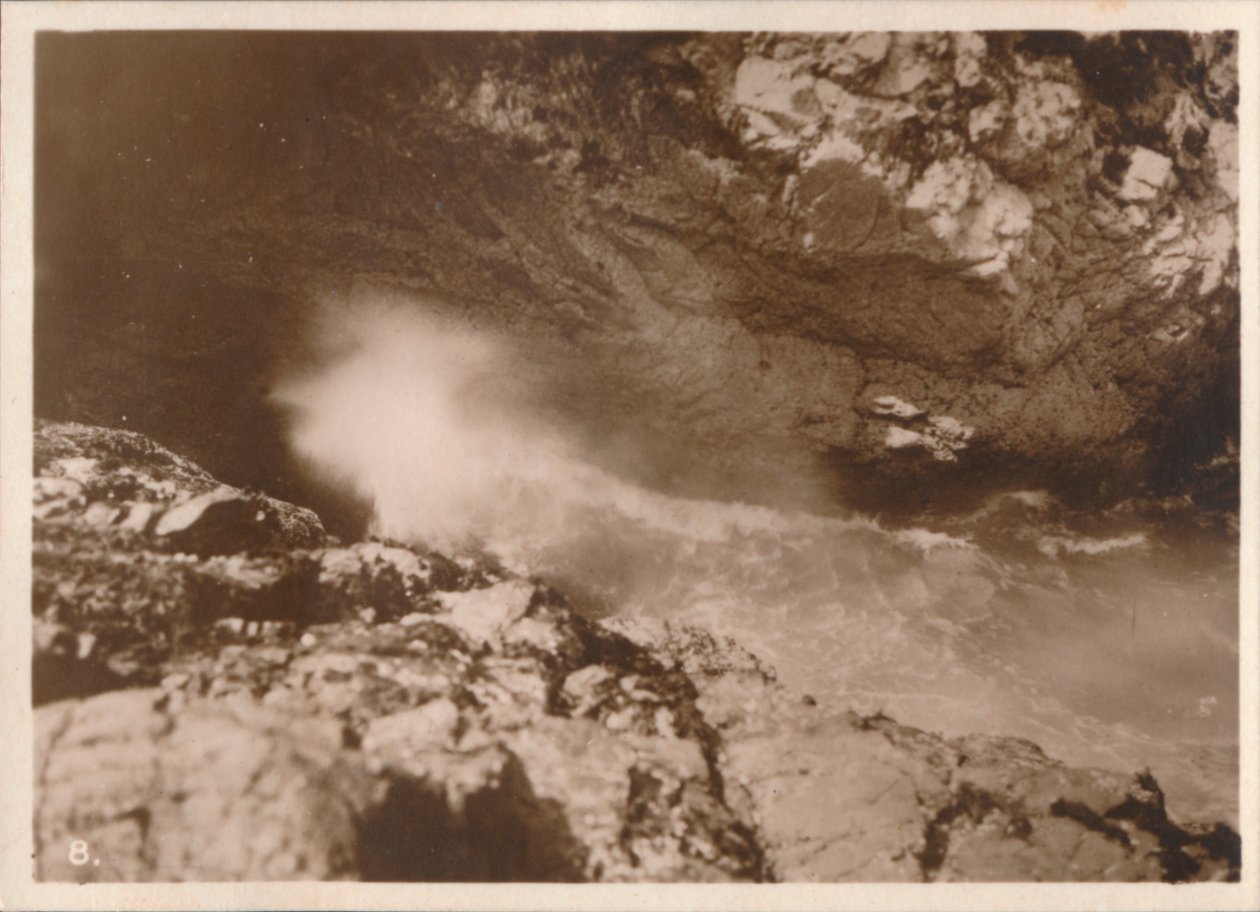 The Devils Bellows, Kynance Cove, 1927 od Unbekannt
