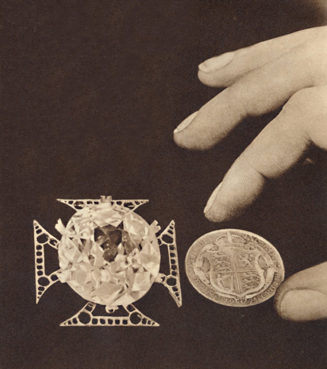 The Queens Coat of Arms, 1937 od Unbekannt
