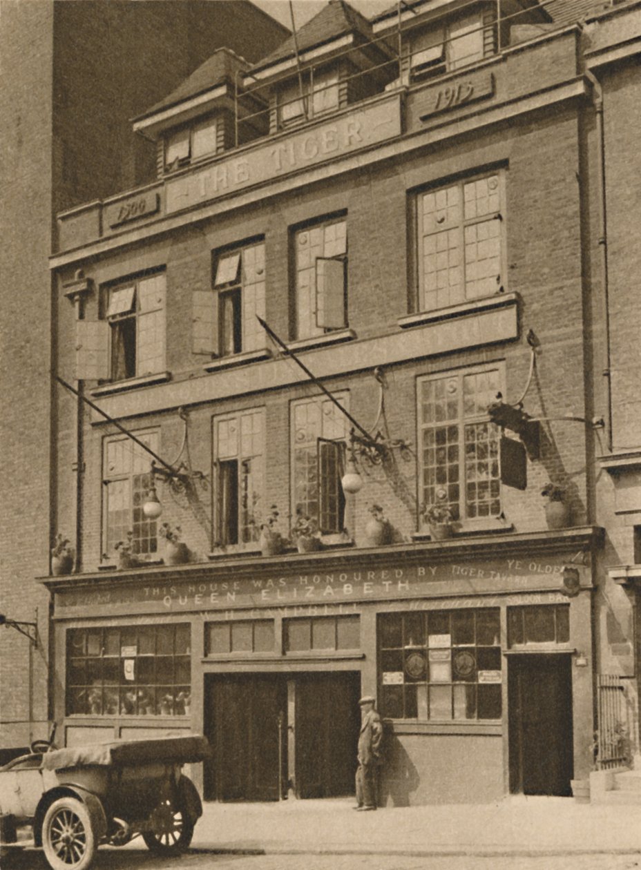 The Tiger Tavern on Tower Hill, c1935. od Unbekannt