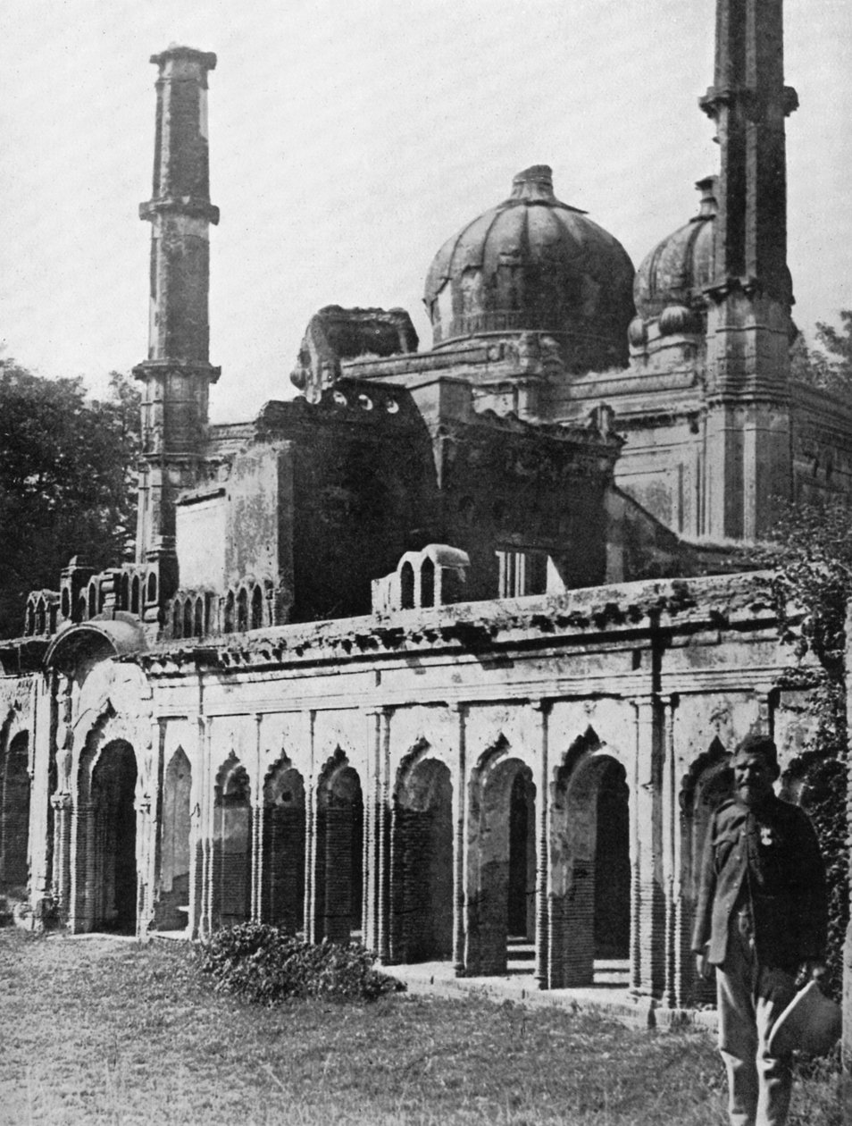 Stará mešita v Lucknow, Indie, c1920 od Unbekannt