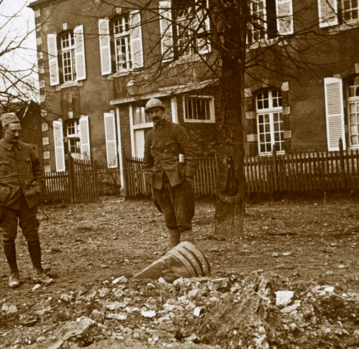 Nevybuchlá střela 380, Verdun, severní Francie, c1914-c1918 od Unbekannt