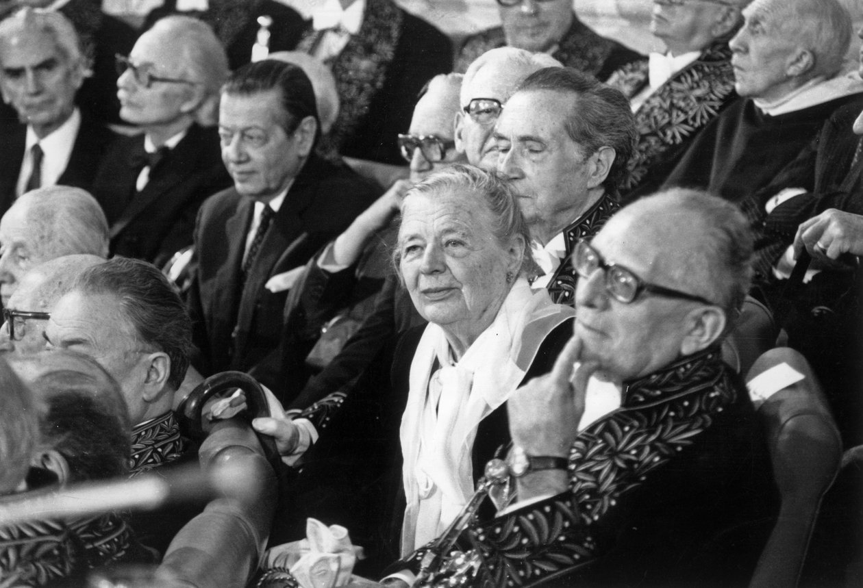 Přijetí Marguerite Yourcenar na Academie Francaise v Paříži dne 22. ledna 1981: zde S Mauricem Schumannem od Unbekannt Unbekannt