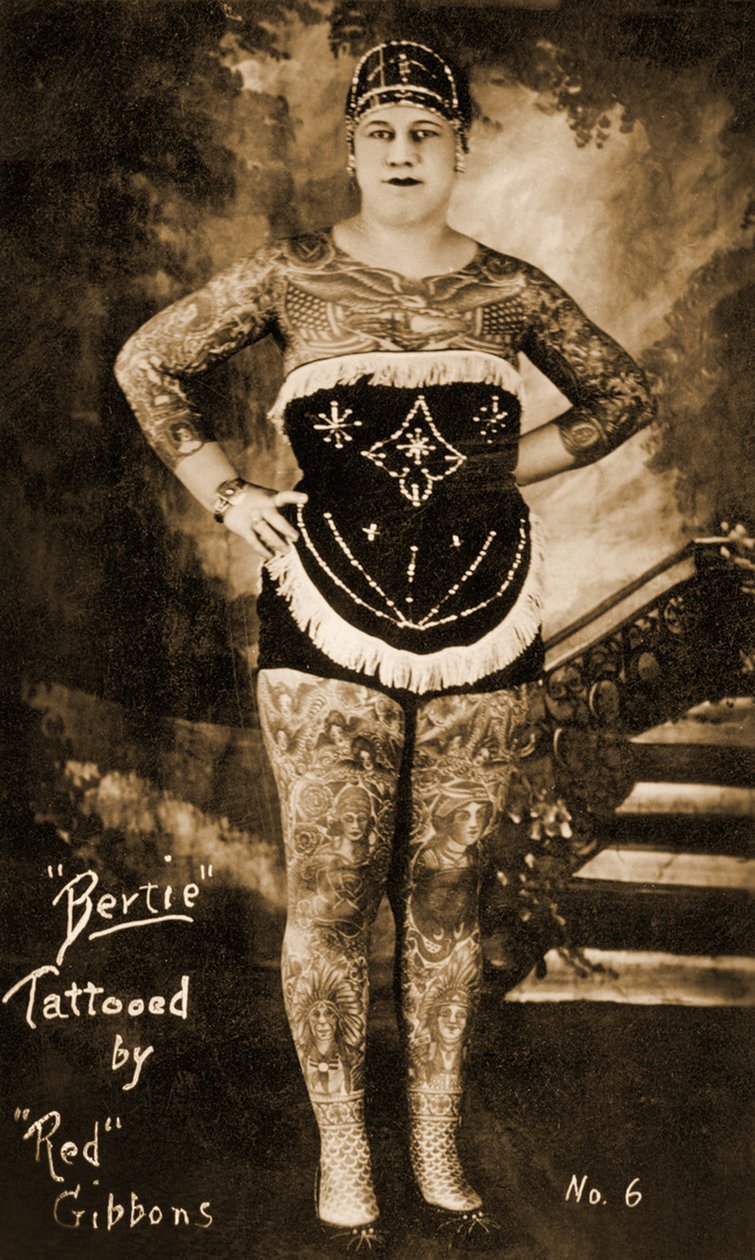 Bertie The Tattooed Lady, tetovaný Charlesem "Red" Gibbonsem, kolem roku 1920 od Unbekannt Unbekannt