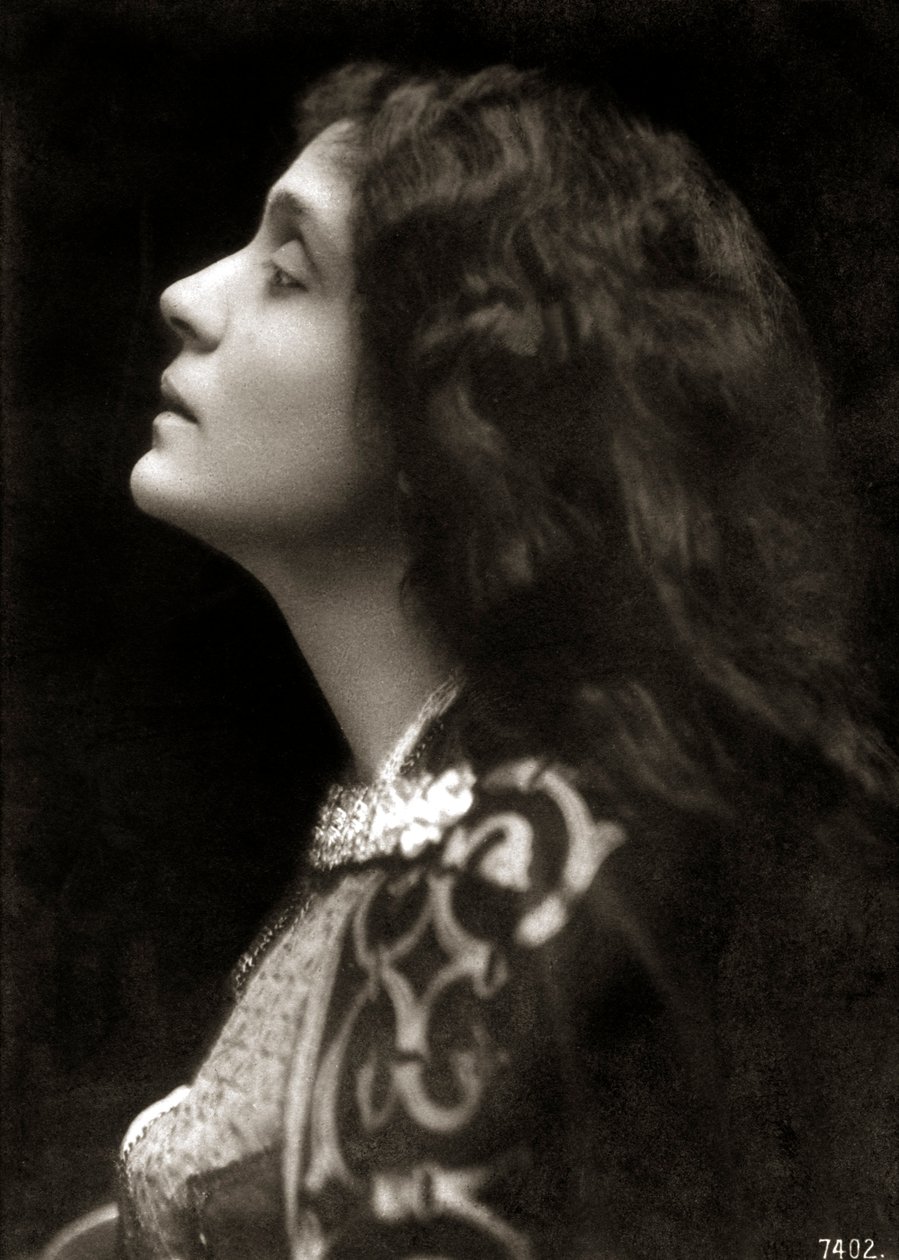 Eleonora Duse - portrétní profil od Unknown photographer