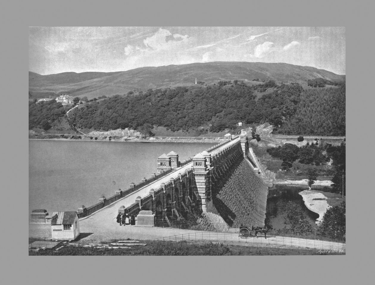 Přehrada, jezero Vyrnwy, c1900 od Valentine and Sons Ltd
