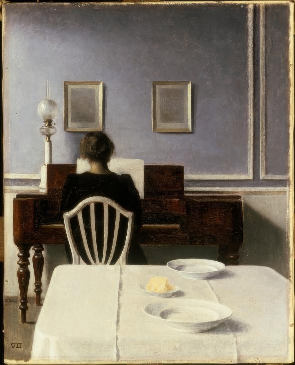 Interiér s mladou ženou u klavíru od Vilhelm Hammershoi