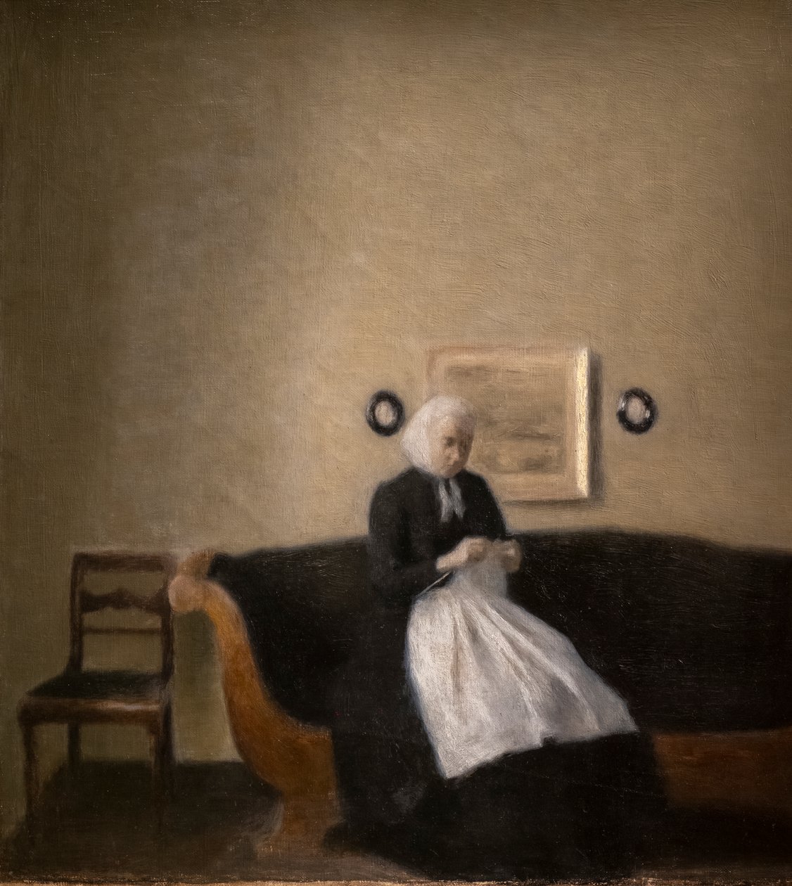 Interiér s umělcovou matkou od Vilhelm Hammershoi