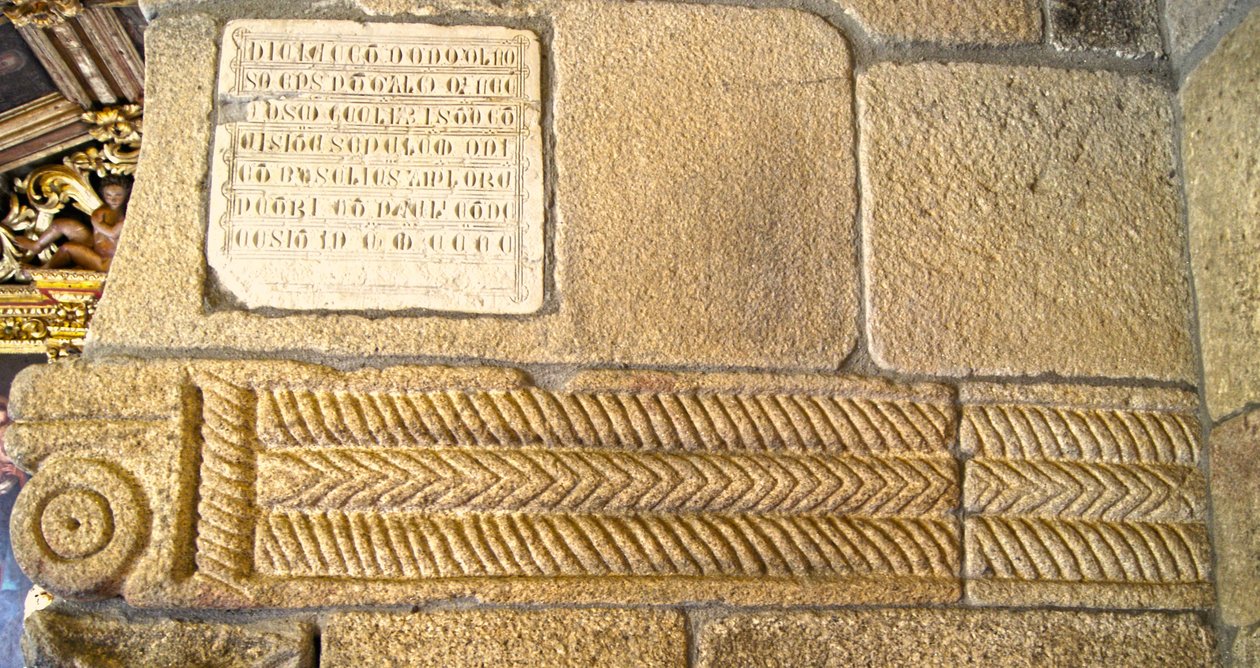 Vizigótské řezby v kapli São Pedro de Balsemão, Sé, Lamego, Portugalsko kolem roku 599 (žula) od Visigothic