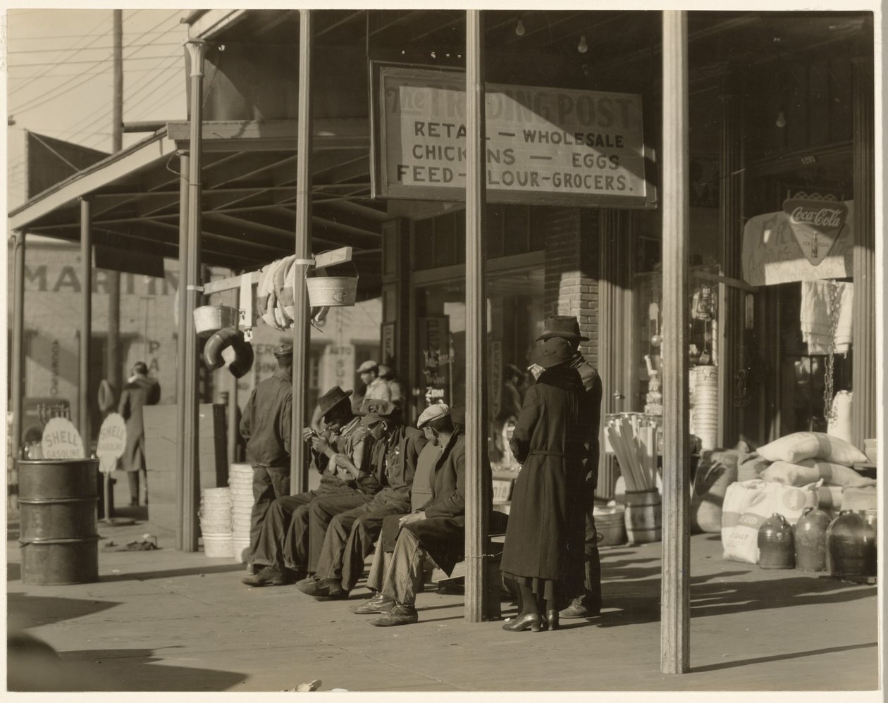 Scéna na chodníku, Selma, Alabama od Walker Evans