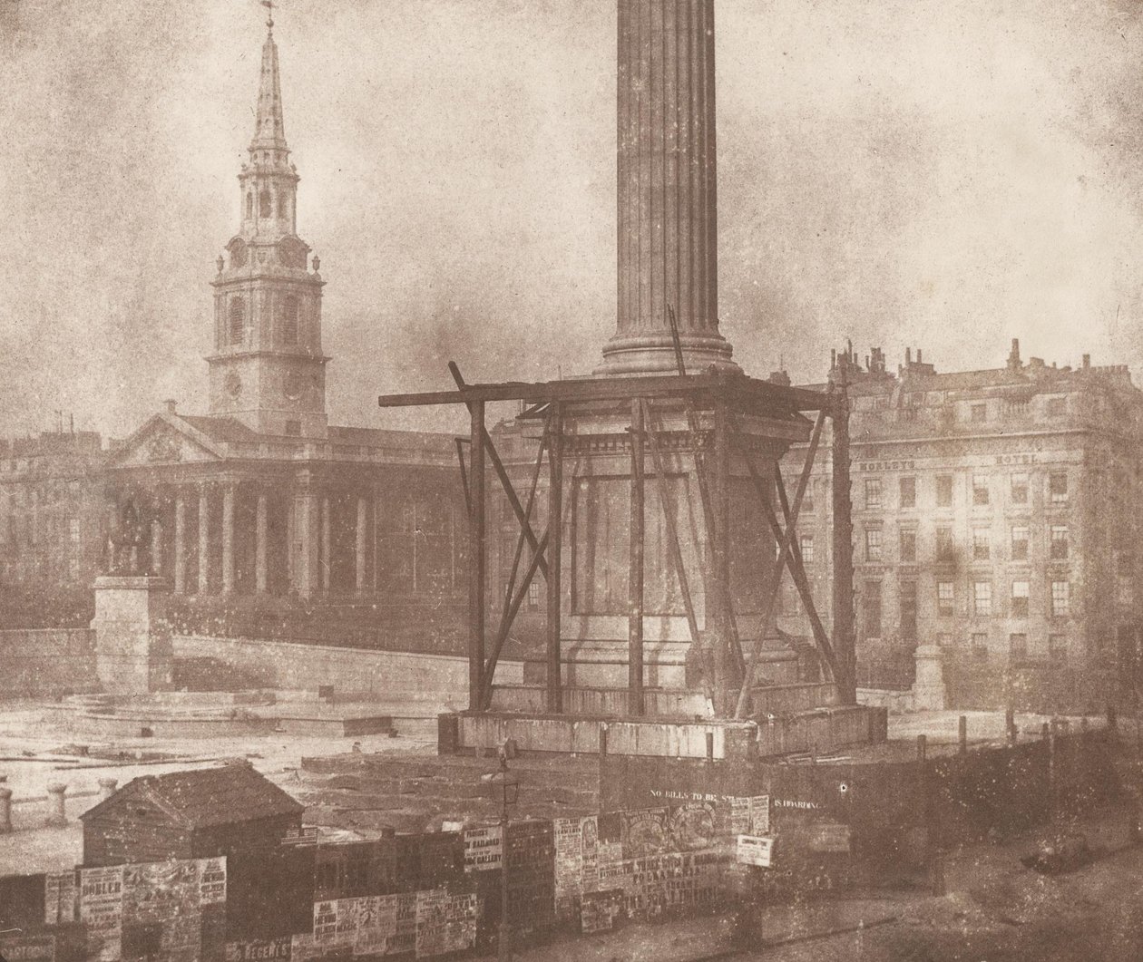 Nelsonův sloup na Trafalgarském náměstí ve výstavbě od William Henry Fox Talbot