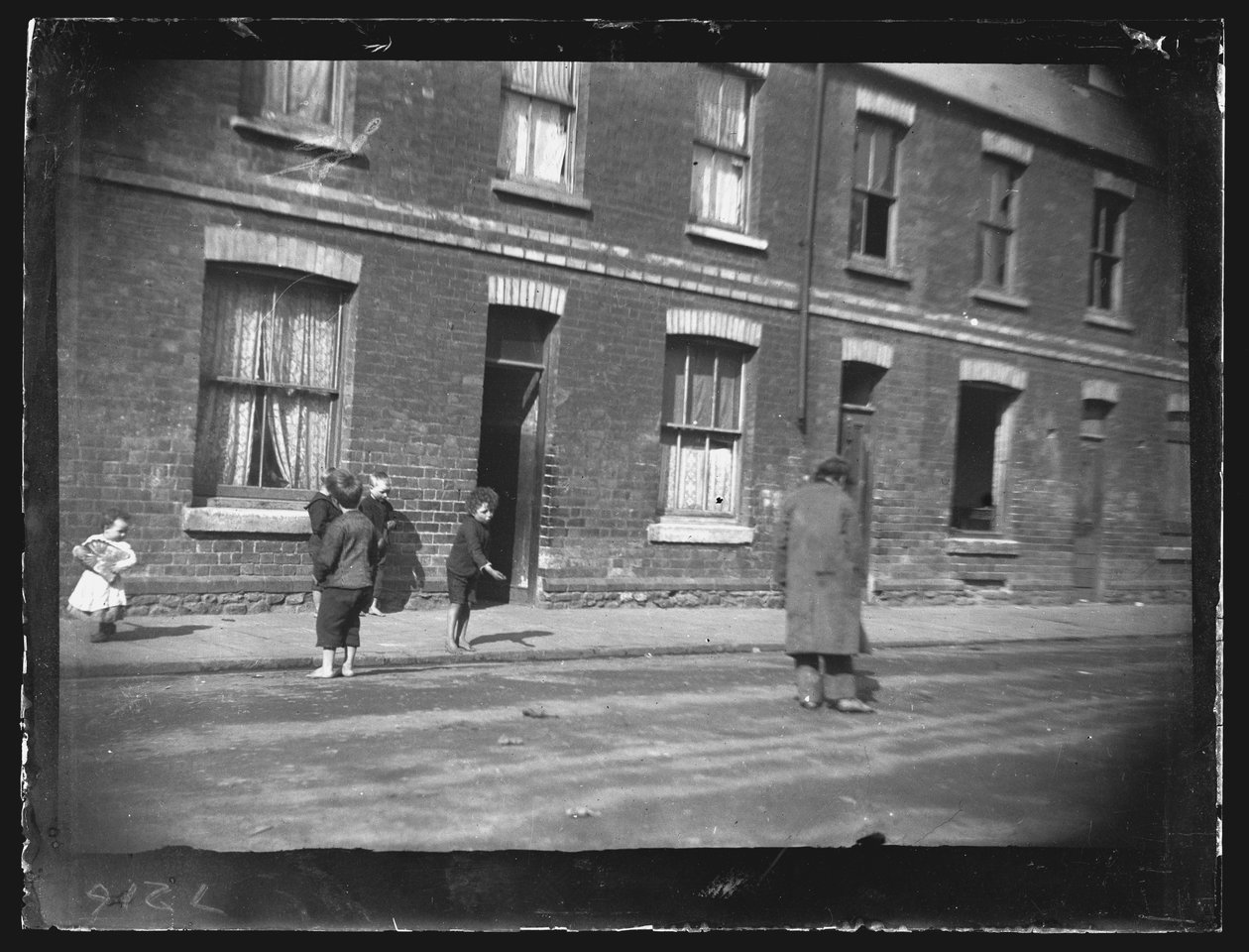 Nora Street, Cardiff, 1892. od William Booth