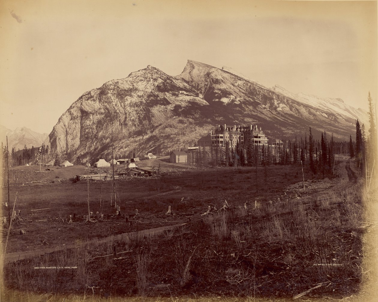 Twin Peaks a C.P.R. Hotel, Banff od William McFarlane Notman