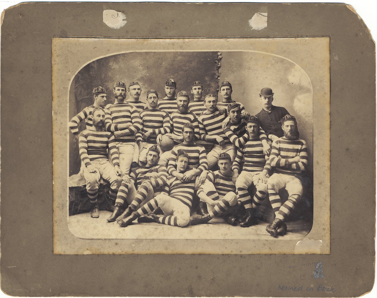 Auckland Touring Team, 1883 (želatinový stříbrný potisk) od Wrigglesworth and Binns