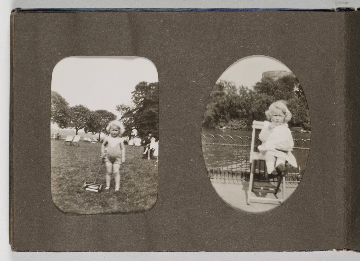 Album 20th Century Family Snapshot, c od Frederick (attr. to) Barnard