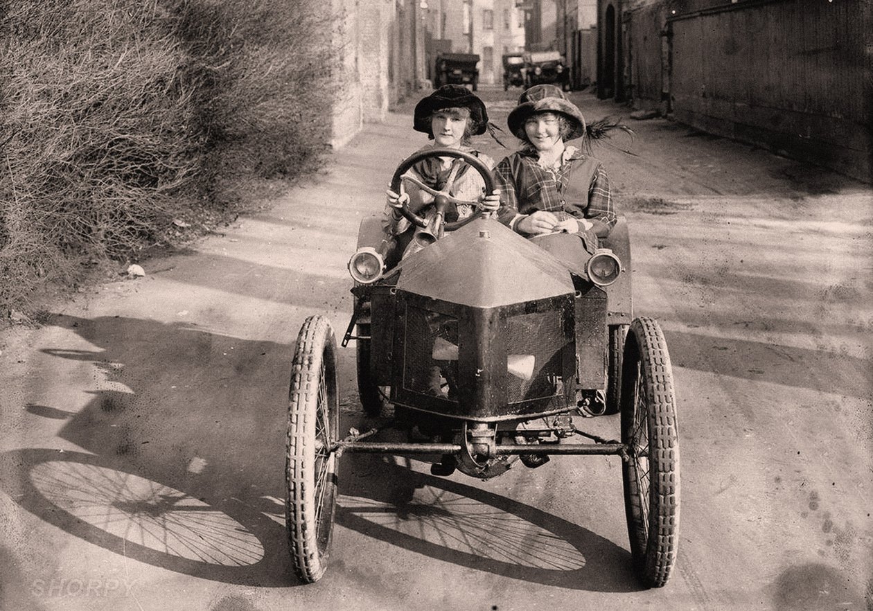 Vyrazit na projížďku, c. 1912 (foto) od Frederick (attr. to) Barnard