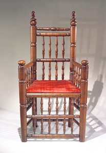 Židle Brewster (dřevo a textil)