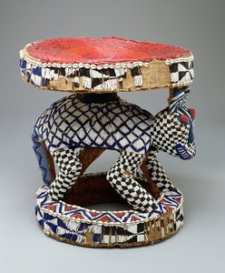 Trůn, africký (dřevo a korálky)