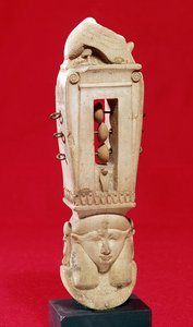 Sistrum, Saite Period (vápenec)