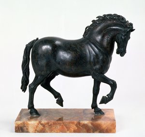 Kráčející kůň (bronz)
