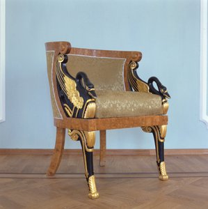 Křeslo (zlacené dřevo, kaštanová dýha a textil)