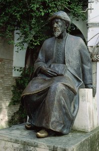 Socha Mojžíše Maimonida (1135-1204)
