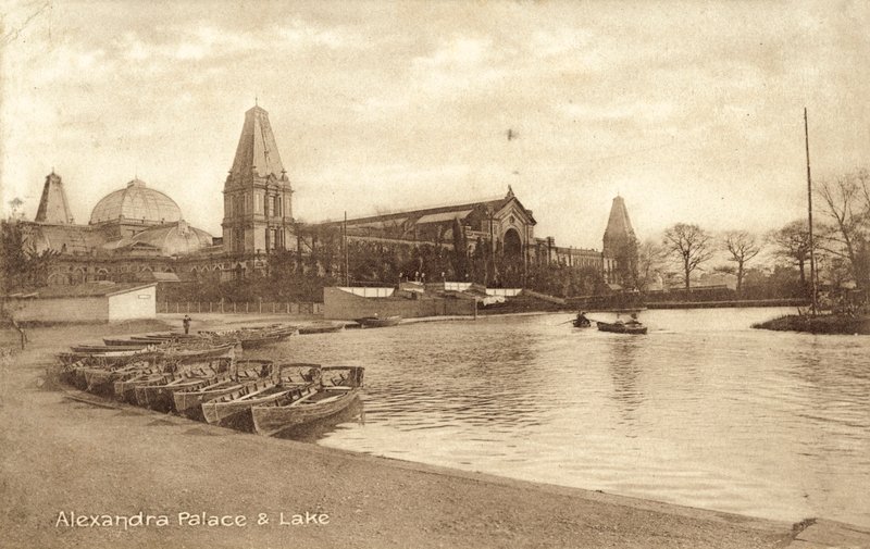 Alexandra Palace, Lake (černobílá fotografie) od (after) English photographer