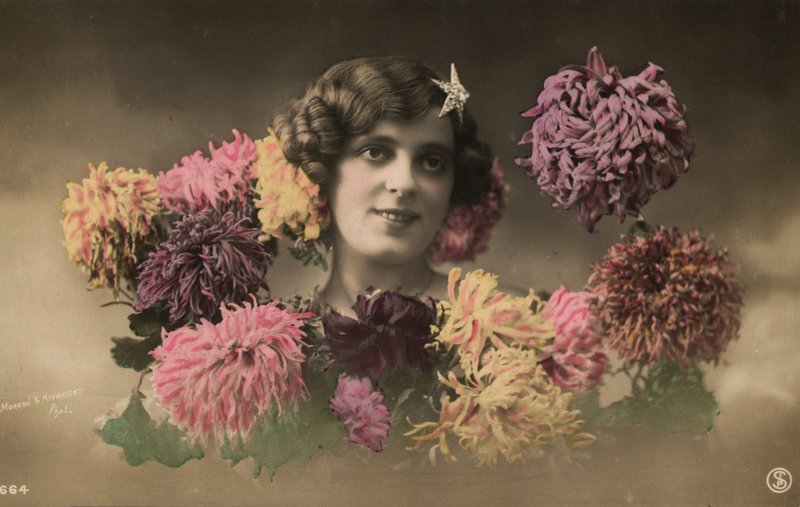 Žena s květinami od French Photographer