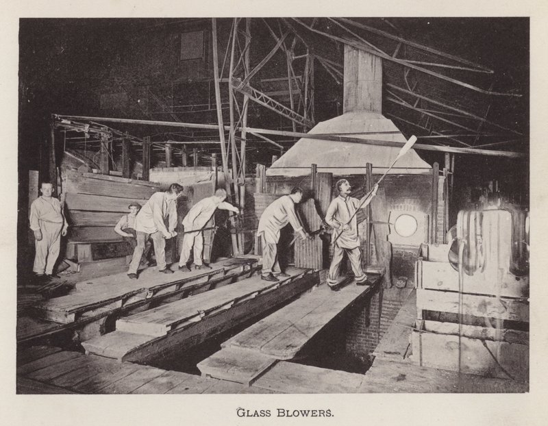 Pittsburgh: Glass Blowers (černobílá fotografie) od American Photographer (after)