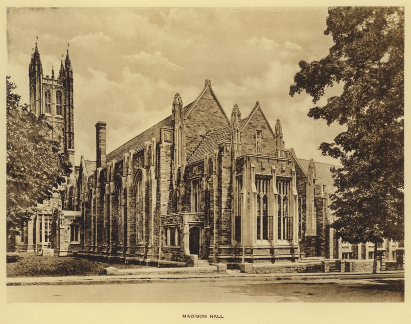 Princetonská univerzita: Madison Hall (černobílá fotografie) od American Photographer (after)
