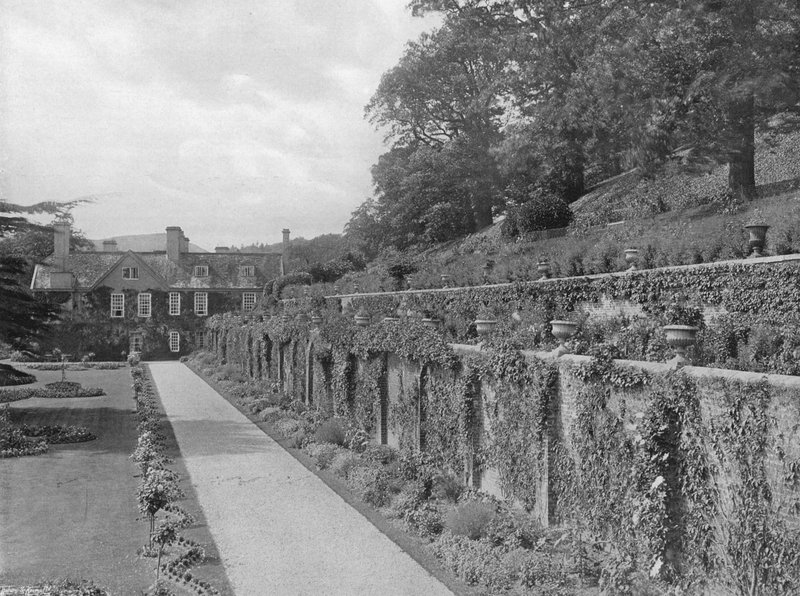 Llangedwyn z východu od Charles Latham