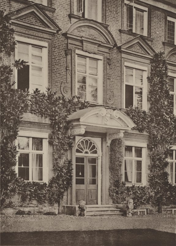 Tyttenhanger, Herts, Vchod, Zahrada před domem od Charles Latham