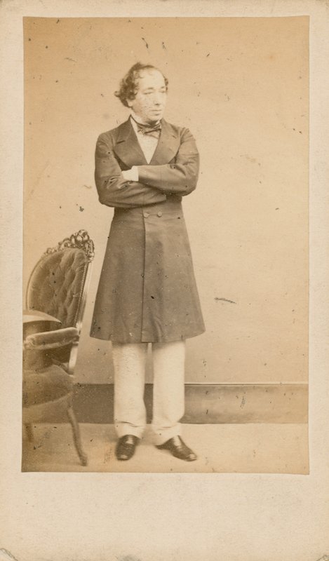 Benjamin Disraeli od English Photographer
